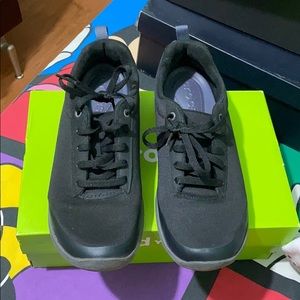 Busy Day Lace Up Black Crocs